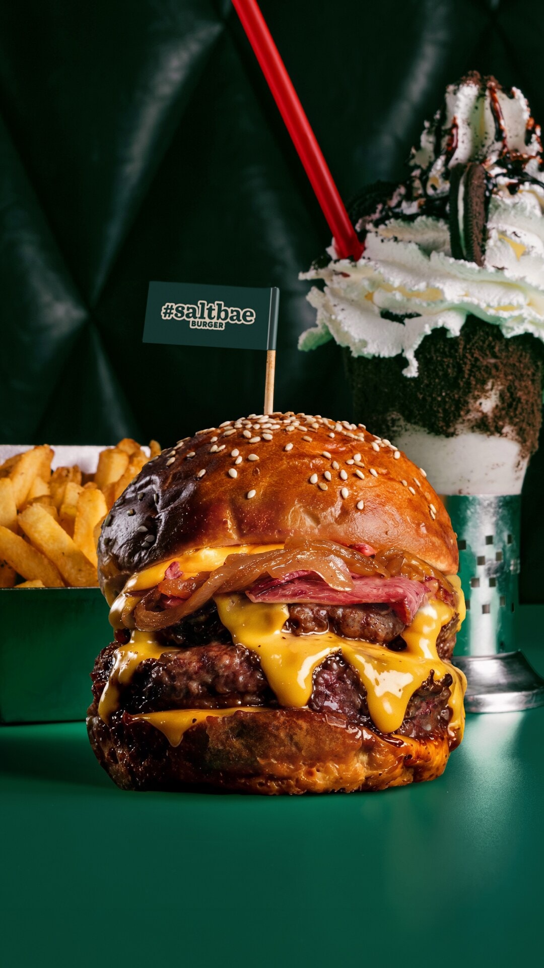 Patates kızartması, milkshake ve burger